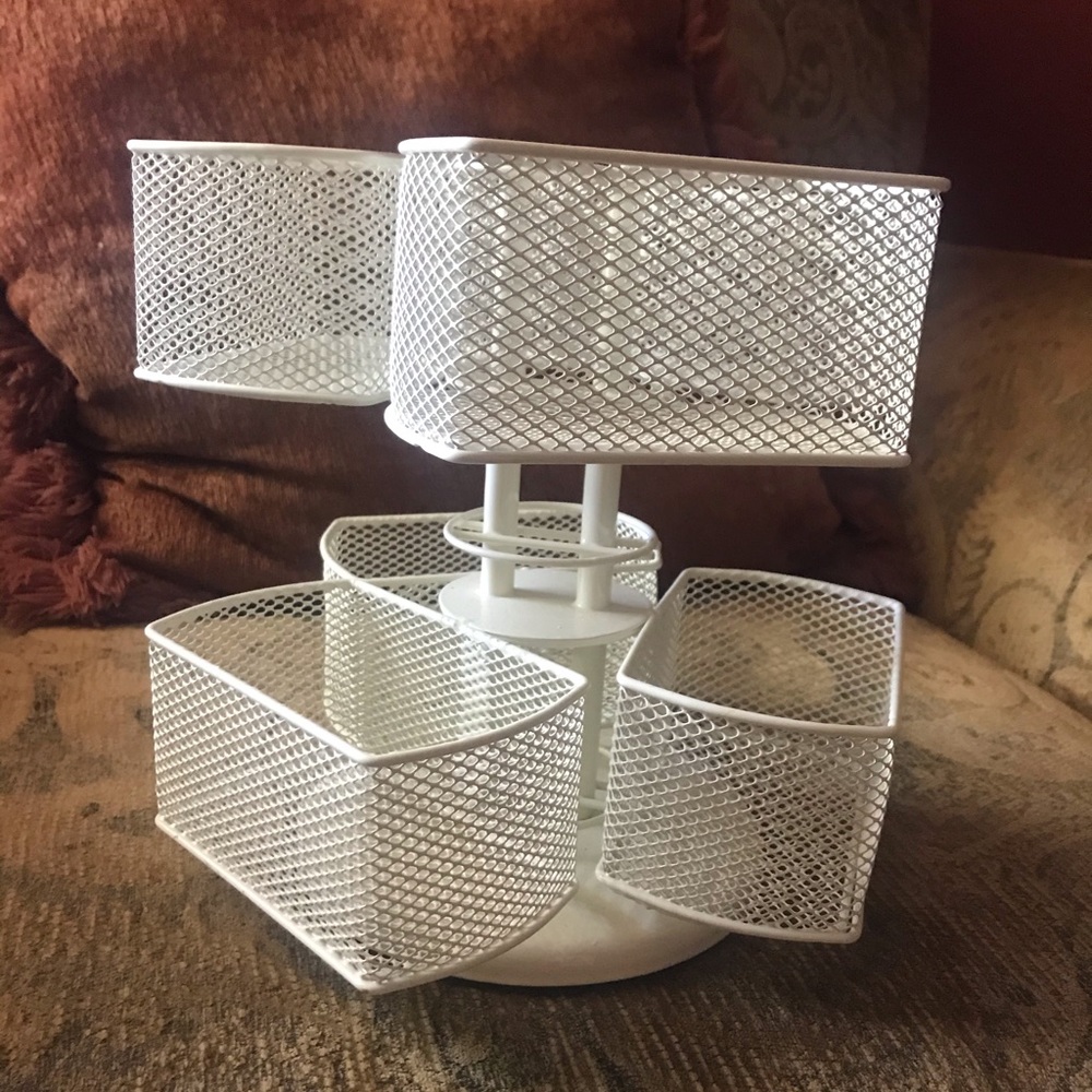 Rotating Wire Makeup Caddy